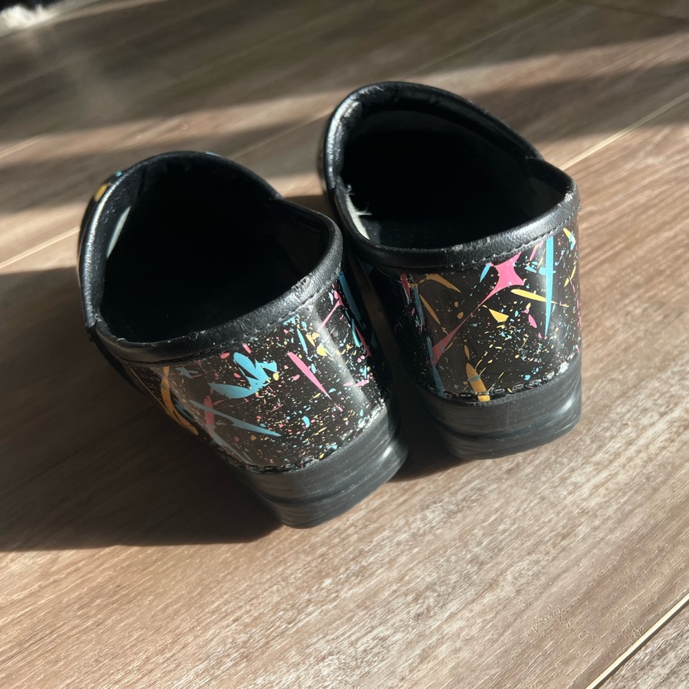 Dansko paint splatter clog size 39 clean good conditions minimal wear see pics - Picture 4 of 11